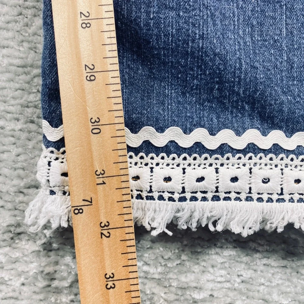 Levi's 515 Boot Cut Jeans Women's Size 10 L Blue Denim Crochet Fringe Accent‎